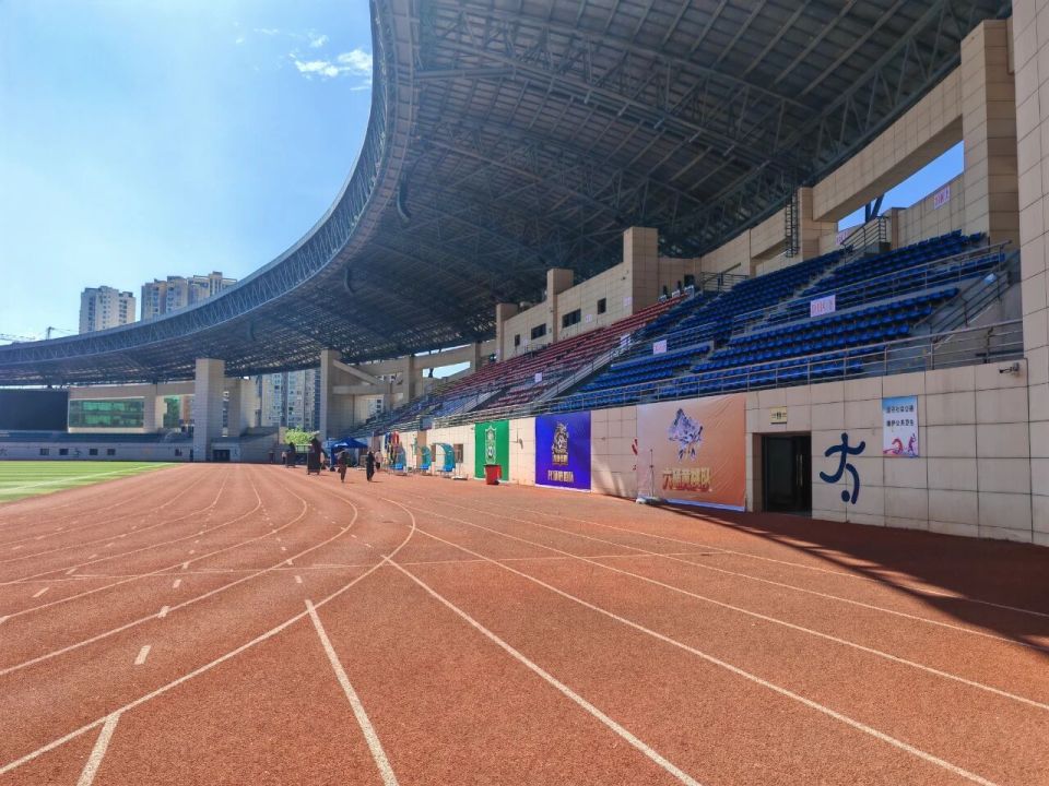 黄於勤, 体育中心副, 品鉴选购