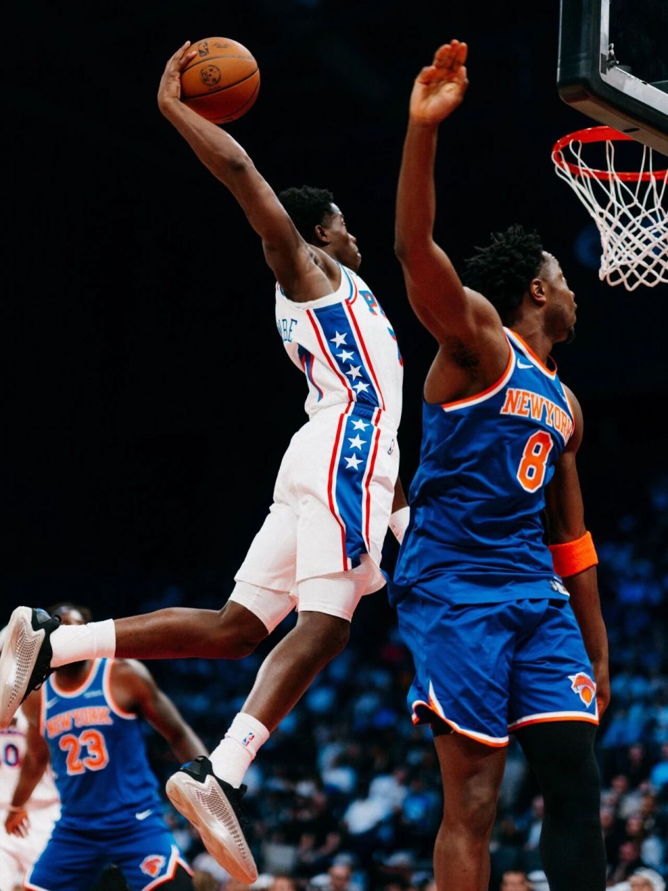 inews, 他和乔治受, 争抢球权